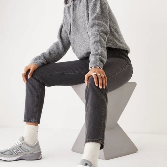 FRANK & OAK Stevie Tapered Fit Sustainable Denim Mom Jeans High Waist Ankle - Picture 3 of 13